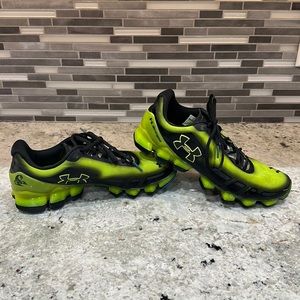 Boys Under Armour size 7 shoes Scorpio series